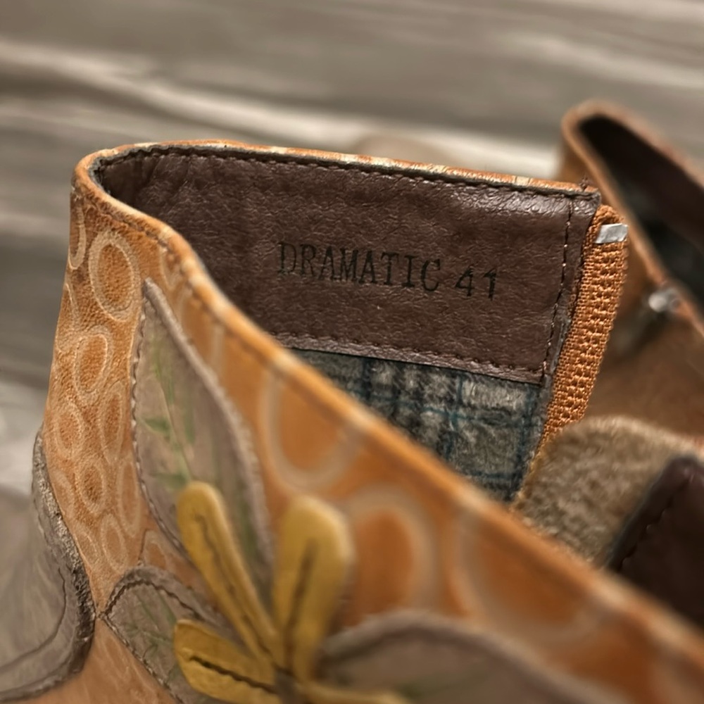 L'Artiste by Spring Step Dramatic Boot - Picture 12 of 15